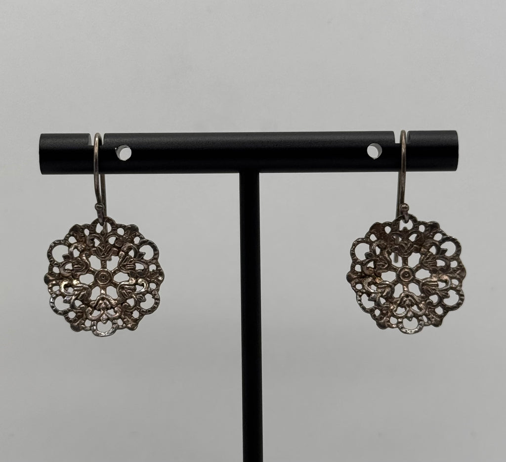 Vintage 925 Sterling Silver Filigree Dangle Earrings Floral Round Disc
