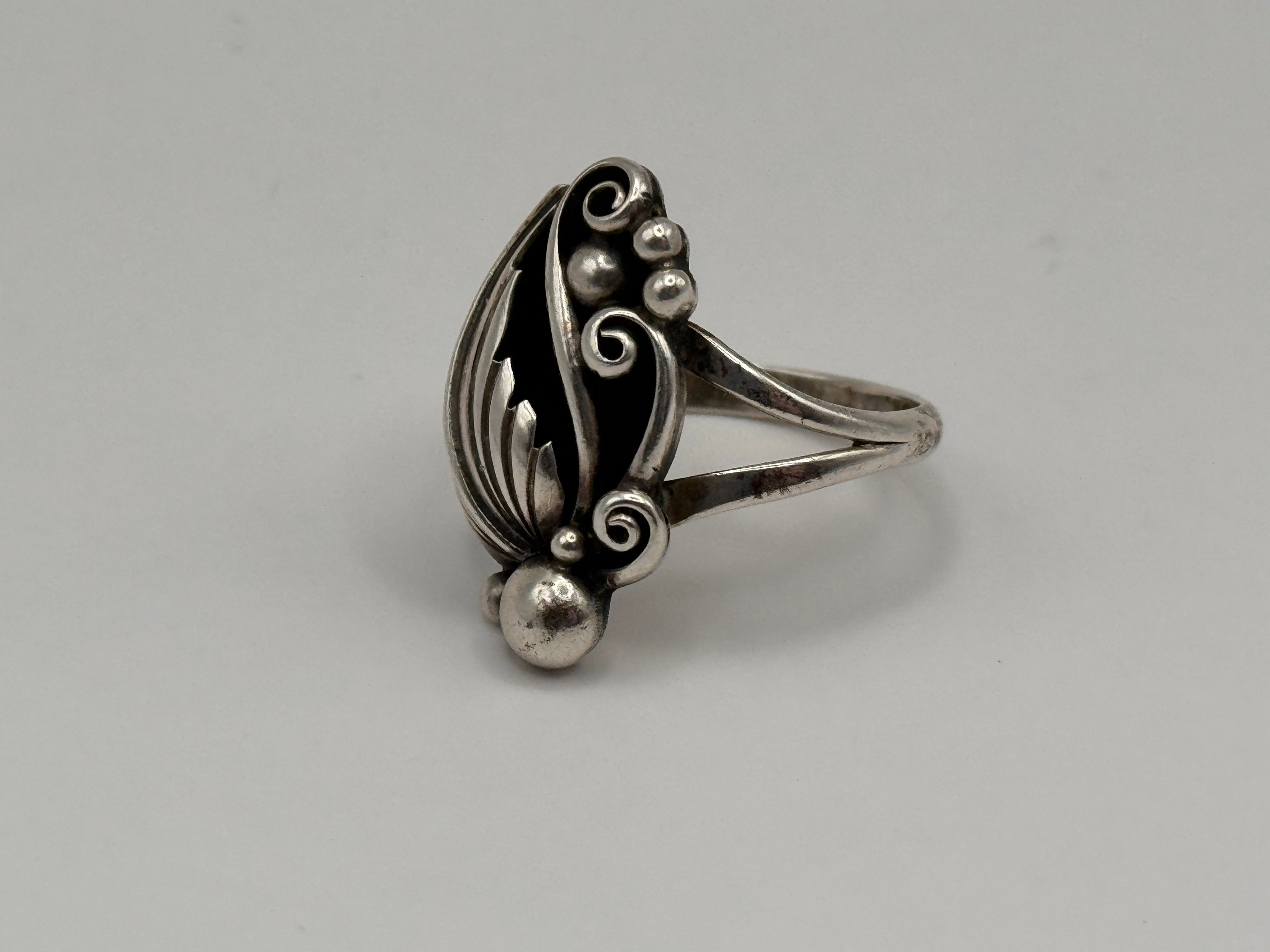 E.B. 925 Sterling Silver Native Leaf Scroll Statement Ring