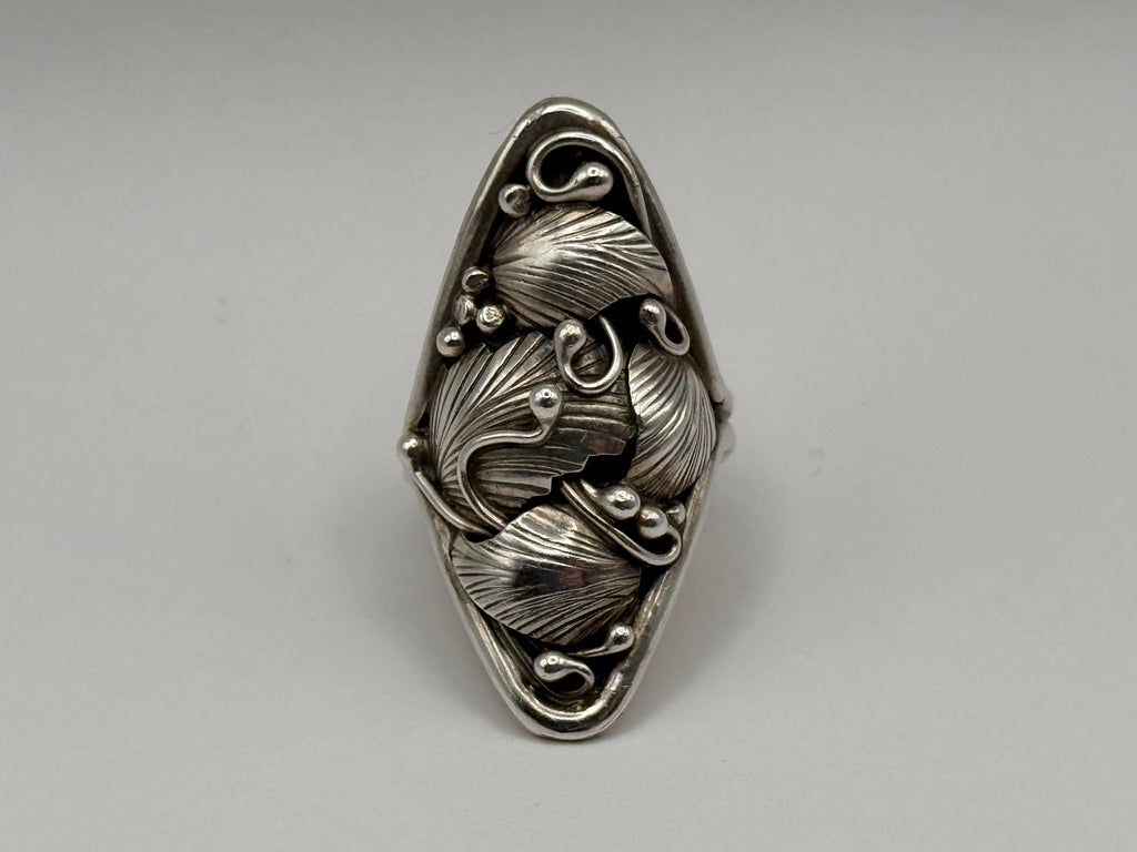 Lucy Calladitto Native 925 Sterling Silver Leaf Bead Wire Ring