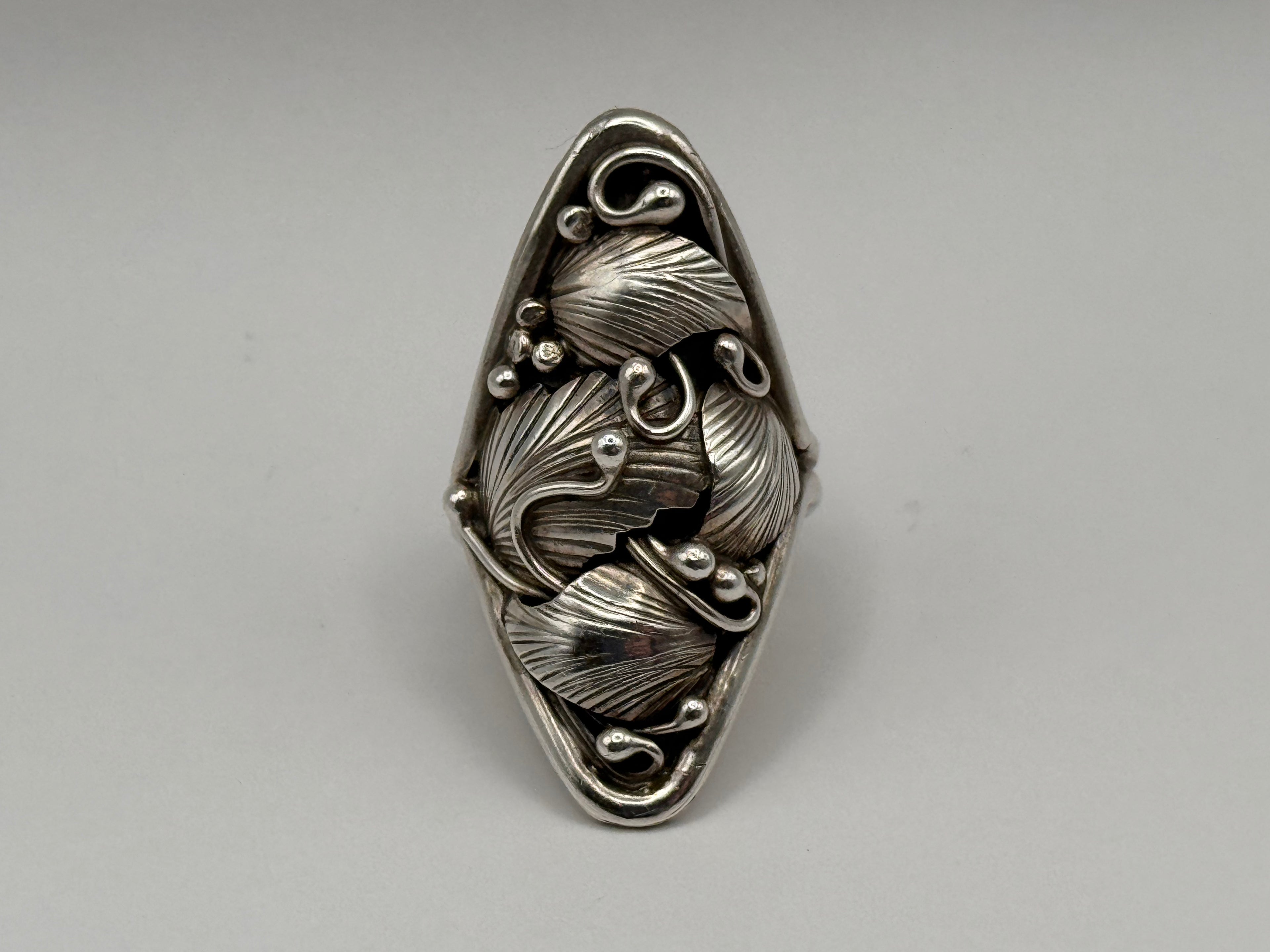 Lucy Calladitto Native 925 Sterling Silver Leaf Bead Wire Ring