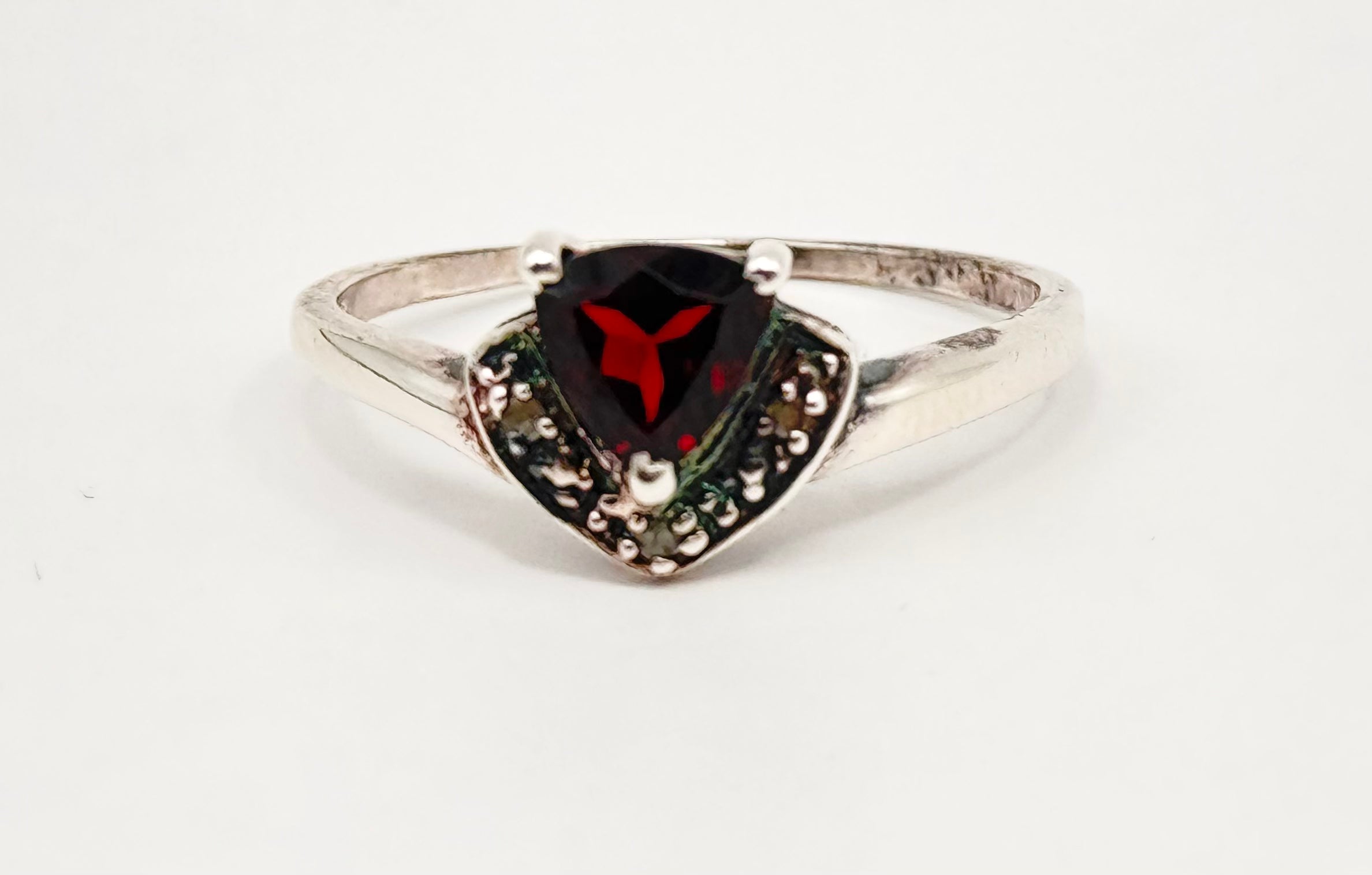 Trillian Cut Garnet 925 Sterling Silver Birthstone Ring Size 8.75