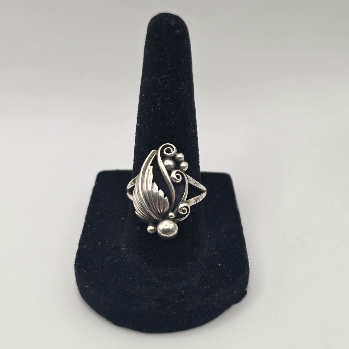 E.B. 925 Sterling Silver Native Leaf Scroll Statement Ring