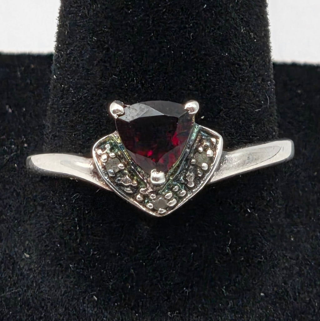 Trillian Cut Garnet 925 Sterling Silver Birthstone Ring Size 8.75