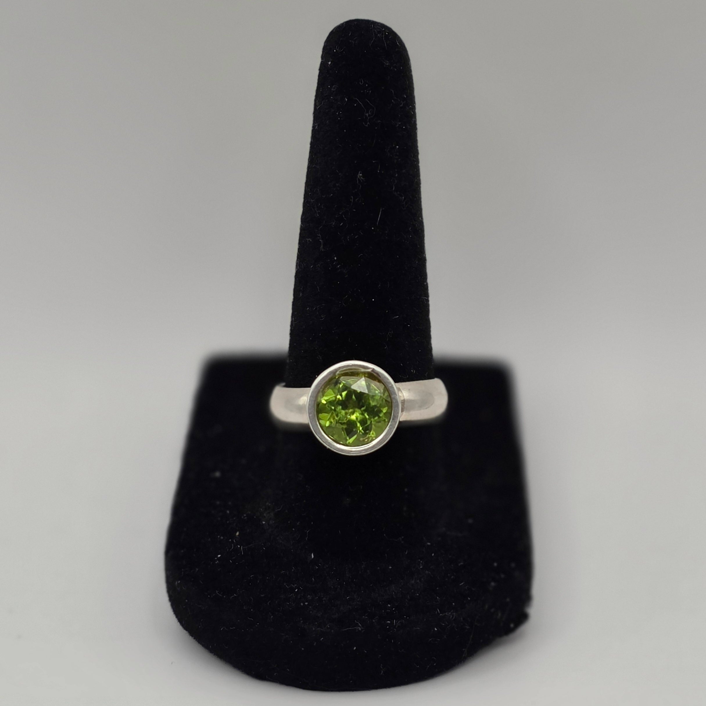 925 Sterling Silver 2ct Peridot Ring Size 7.5 Round Bezel Solitaire 6.74g