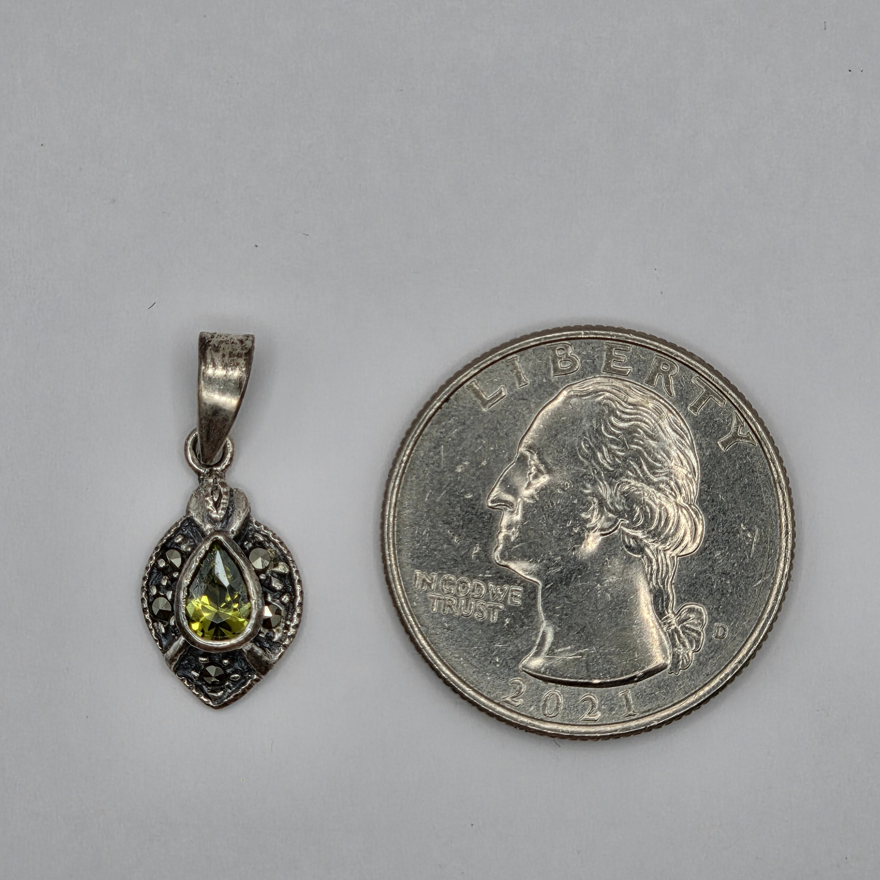 Sterling Silver 925 Pear Peridot & Hematite Accent Pendant – 1.16g