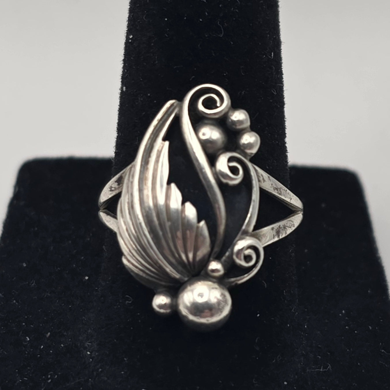 E.B. 925 Sterling Silver Native Leaf Scroll Statement Ring