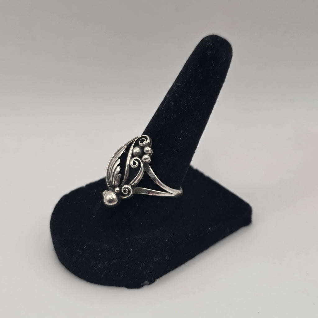 E.B. 925 Sterling Silver Native Leaf Scroll Statement Ring
