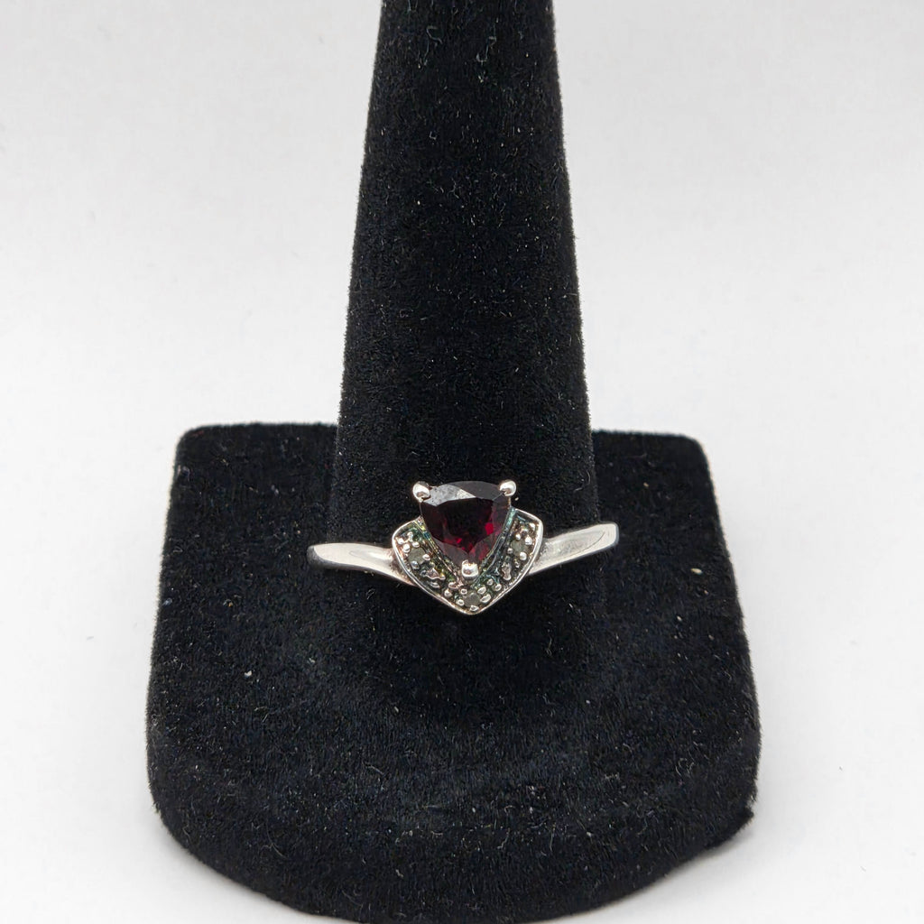 Trillian Cut Garnet 925 Sterling Silver Birthstone Ring Size 8.75